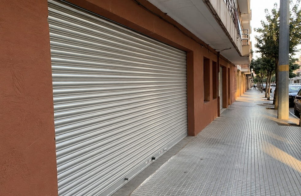 Persianas de locales en Calafell